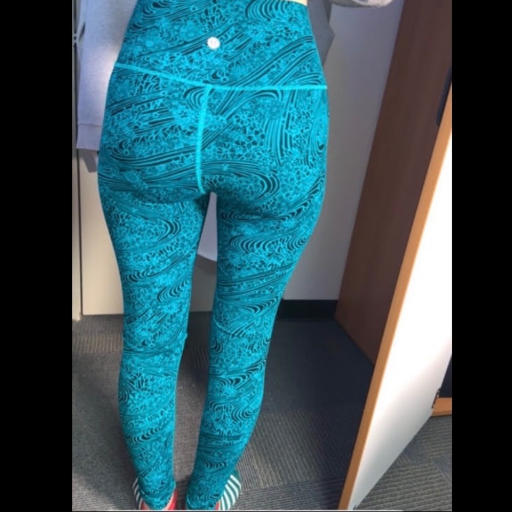 Lululemon Hawaiian/floral turquoise leggings